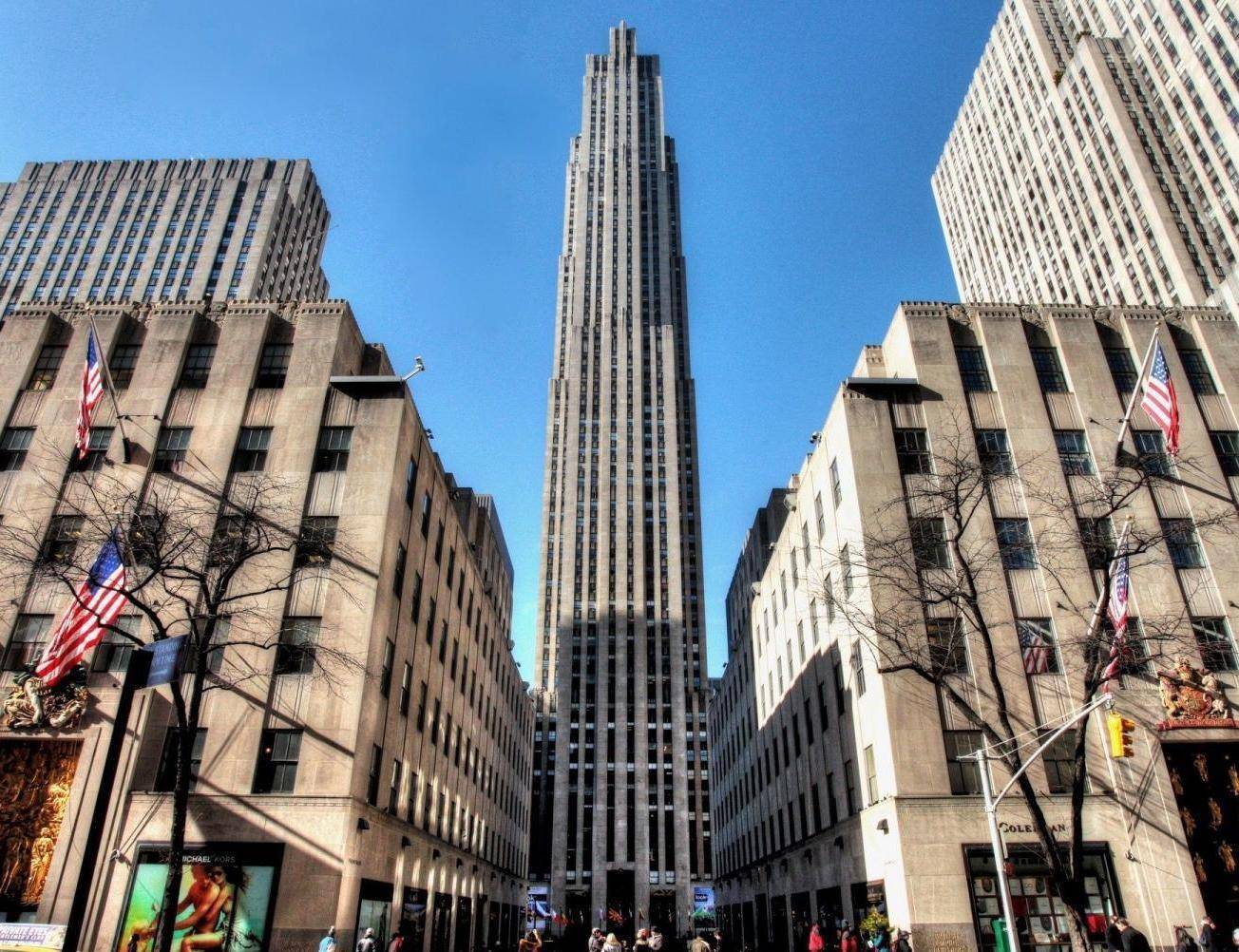 洛克菲勒中心主楼通用大厦高260米,共有70层,楼顶上是著名的观景平台