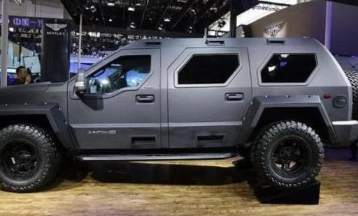 158万乔治巴顿,车标五角星c1能开,内饰比368万的差远了