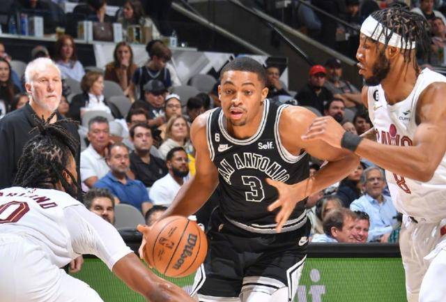 马刺接连爆冷!东部第三轰然倒下,篮网机会来了_比赛_骑士队_全场