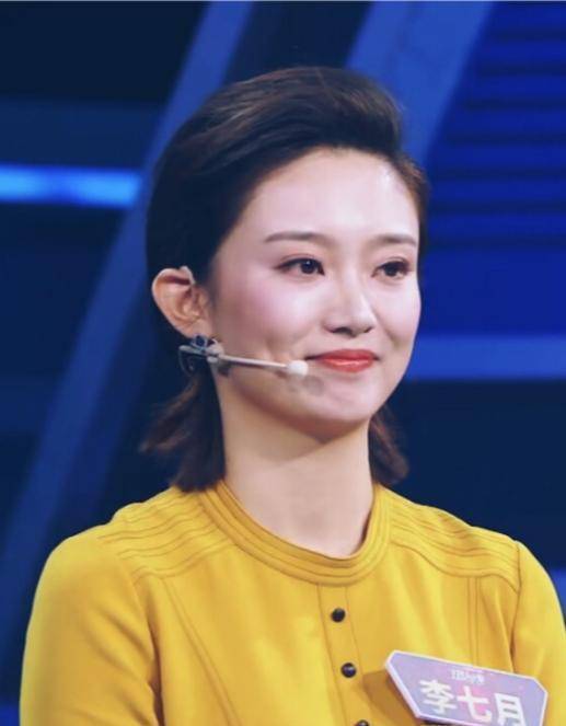 电视主持李七月:用八年时间逐梦,被称为董卿接班人_节目_大赛_卫视