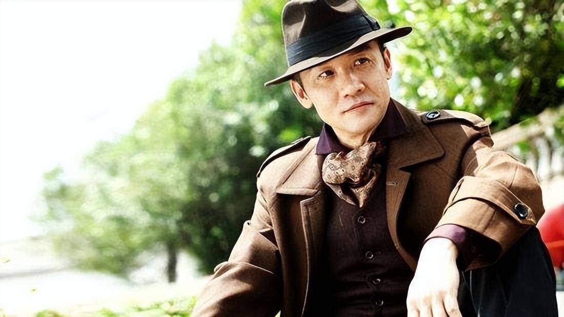 黄志忠:与何音离婚后没有再婚,53岁依旧单身,他在追求什么_感情_篮球