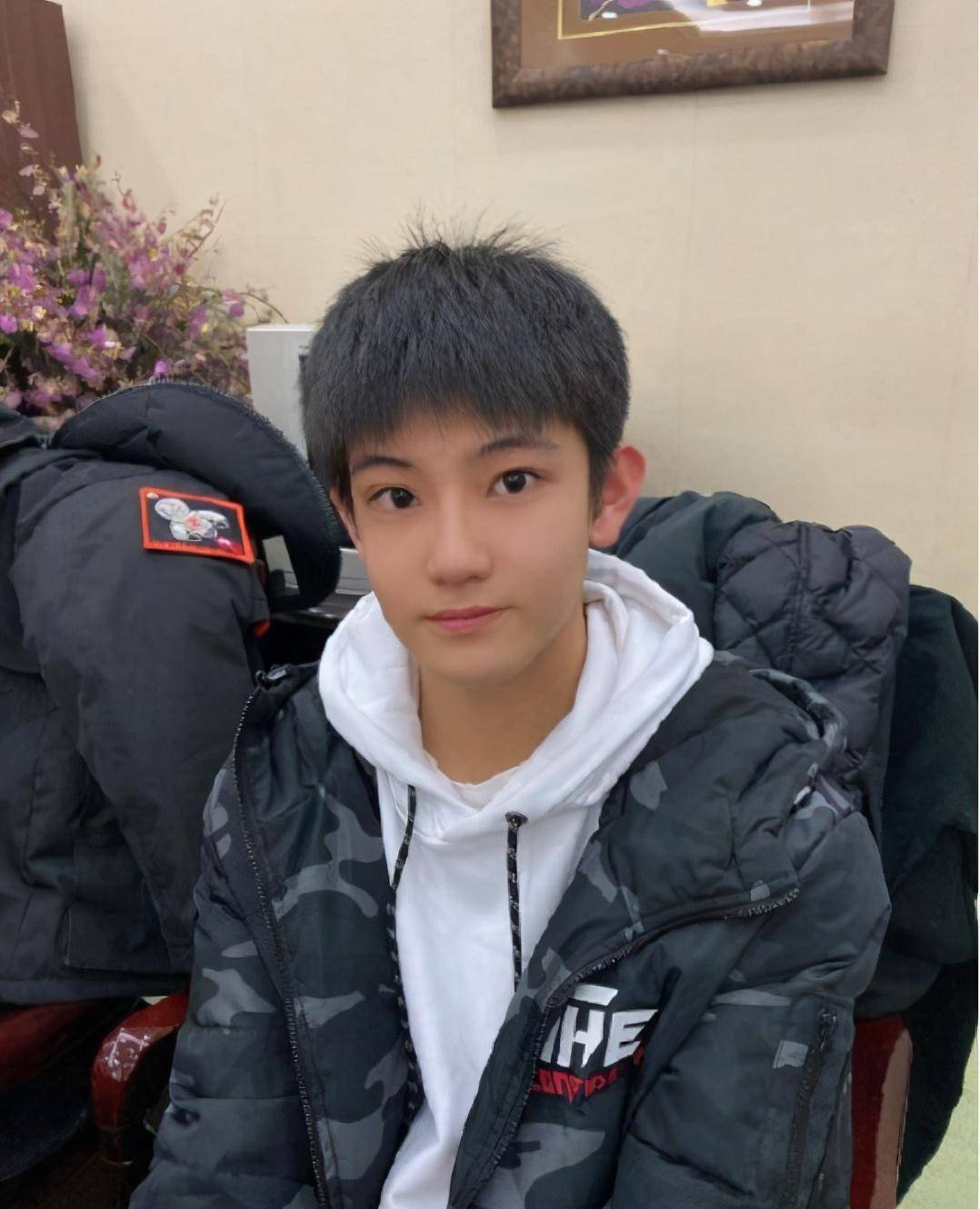 16岁爱豆张铭浩被曝露骨聊天记录,后援会脱粉:好好做人