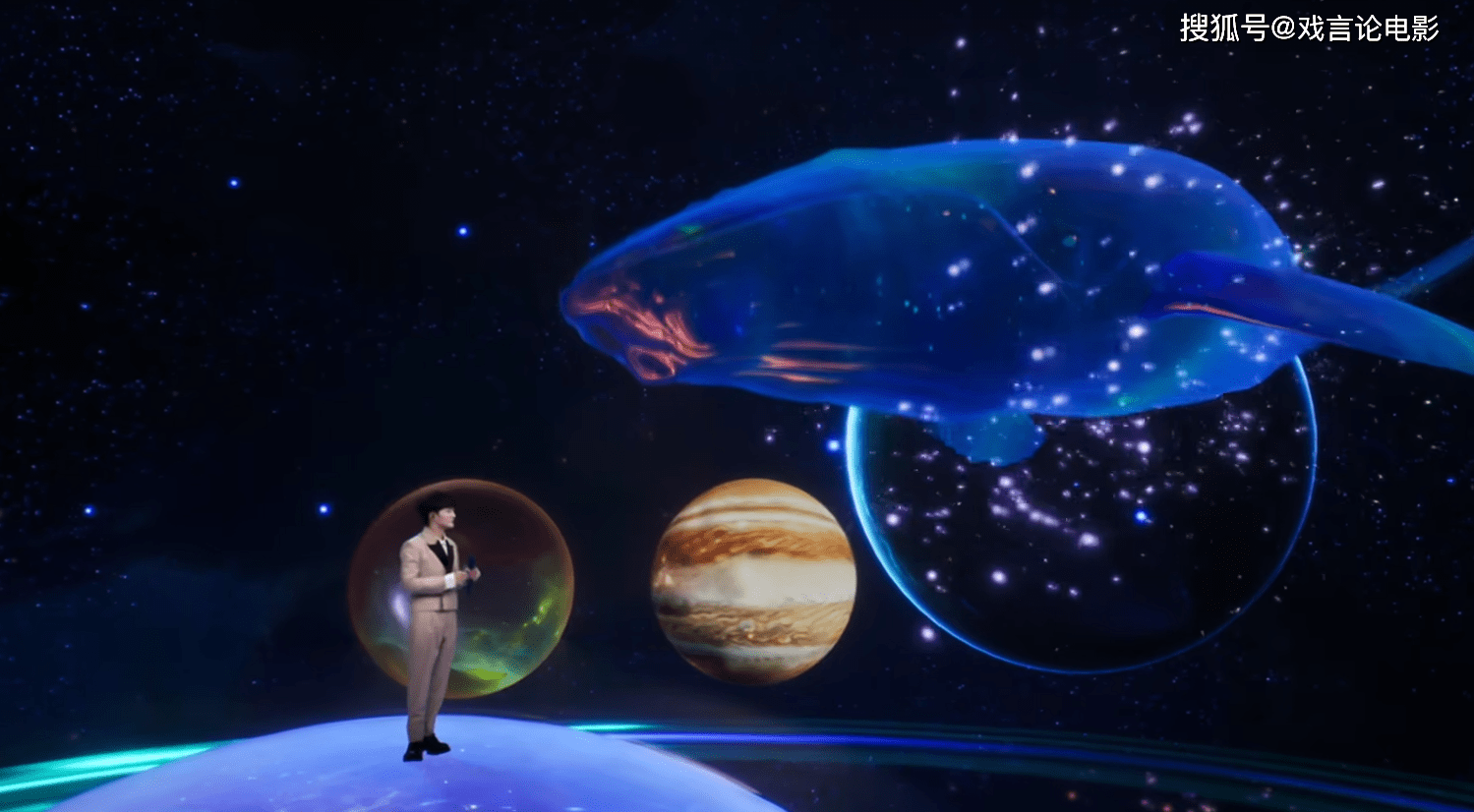 世界杯音乐盛典:周深连唱两首金曲,教科书式唱功,球