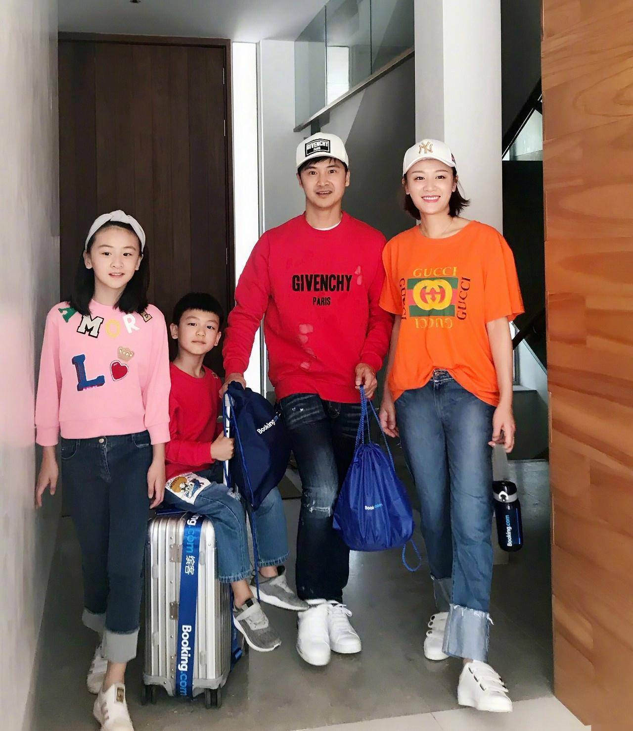 田亮花式秀恩爱,多次变相暴露豪宅地段,难怪现在不搞体育了_杨威杯