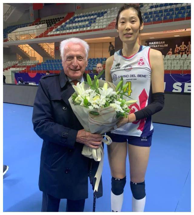 欧联杯荣膺得分王,女排一姐归位,朱婷接近巅峰_中国女排_坎迪奇_主攻