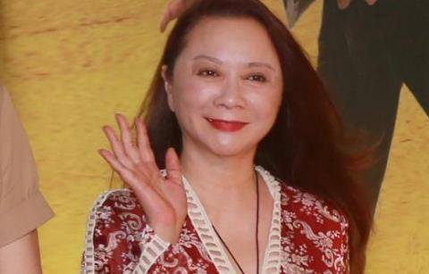 优秀演员蔡明晒近况,60岁脸部僵硬,曾被指"整容上瘾"_小品_观众_电视