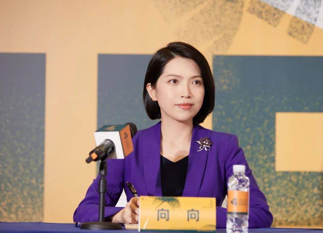 (2022年12月16日)中共海南省委宣传部新闻发布处处长,新闻发言人向向