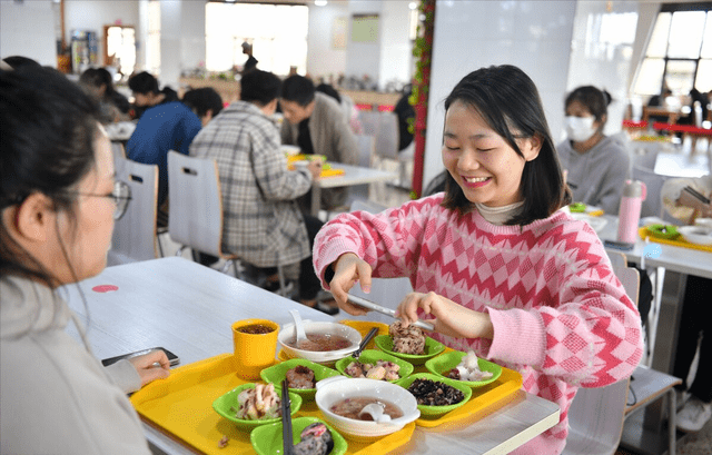 安徽大学一学生留言需增加猪肚鸡里猪肚量,食堂却删掉猪肚二字