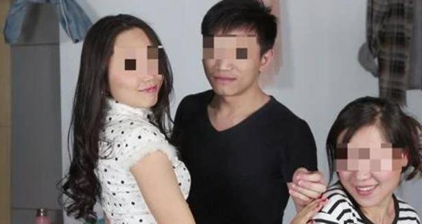 就这样张岩岩被金钱打动,从此之后她与丈夫离婚,然后辞掉了工作靠着