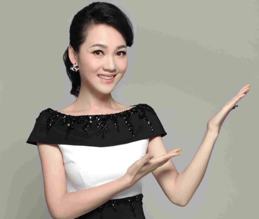 周群:被称为"安徽卫视一姐",出道30年月薪为何才3000?