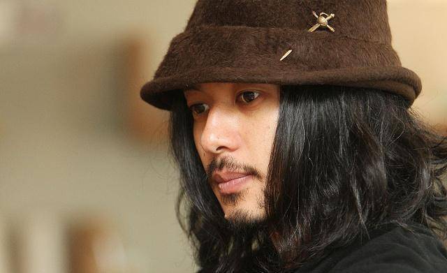 日剧《深夜食堂》里的流浪诗人,特立独行,小田切让本色圈粉_花生米