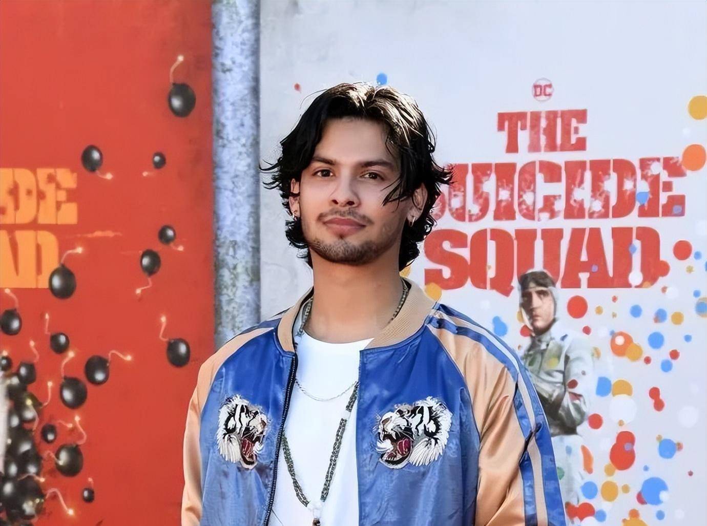 《蓝甲虫》由angel manuel soto执导,索洛·马里多纳和布鲁娜·马尔科