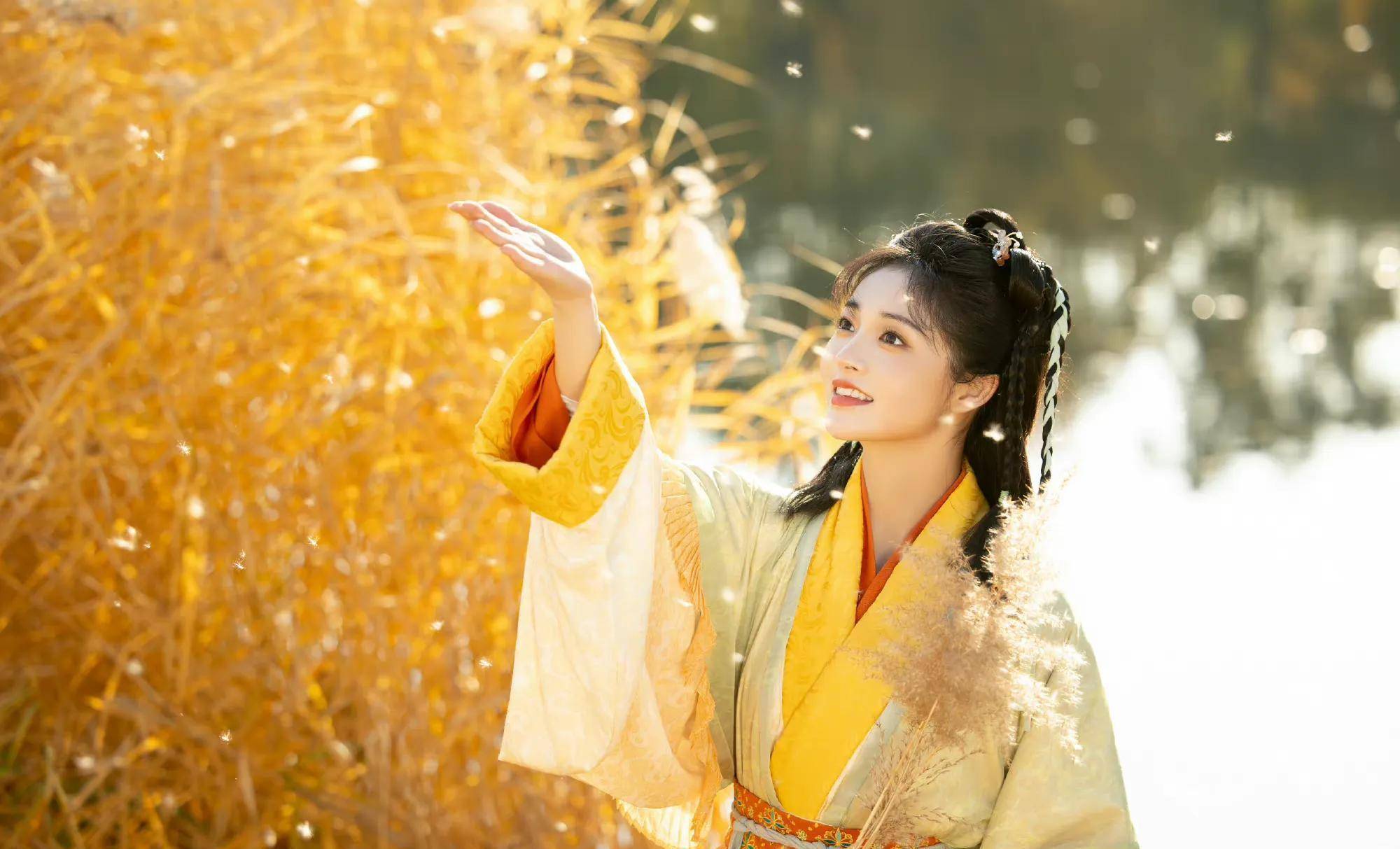 周洁琼古风生日大片,俏皮灵动,明媚烂漫._少女_芦苇荡_黄蓉