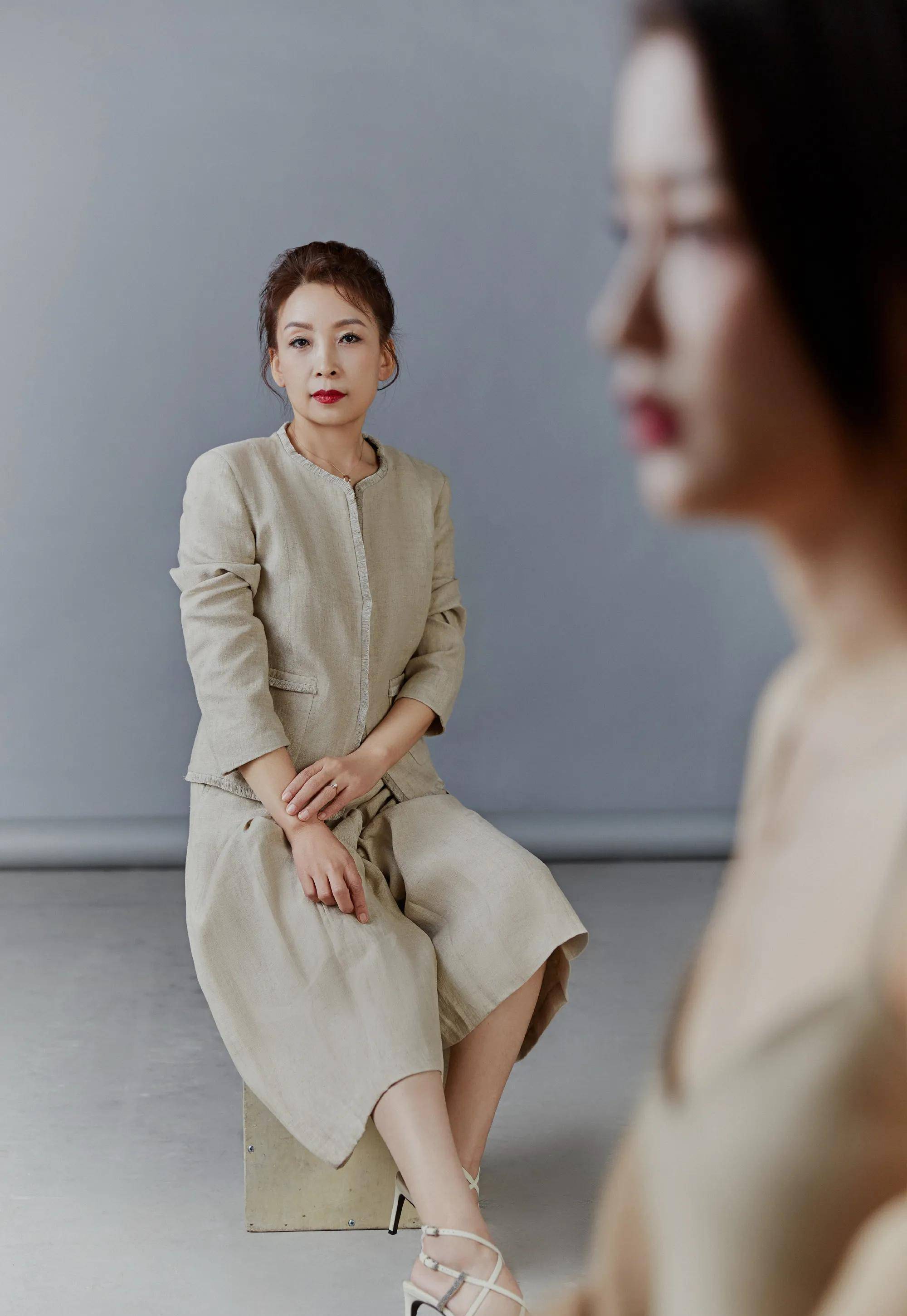 孙怡母女"真会玩",同色系列穿出高级感,好像一对姐妹花_妈妈_颜色