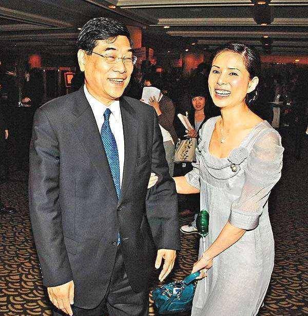 昔日冷若冰霜的"姑姑",为爱不离不弃,娱乐圈里的白莲花_李若彤_郭应泉