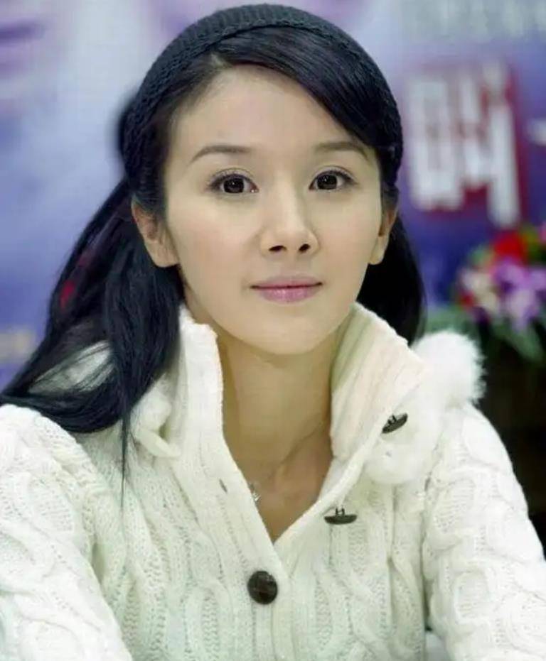 的她可以说清纯又水灵,随后在《重案六组2》当中孙菲菲出演了田蕊一角