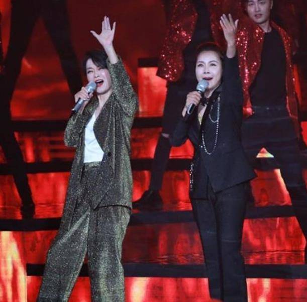 歌后田震:重病之后收获人生真谛,现定居国外,深夜撸串很接地气_那英