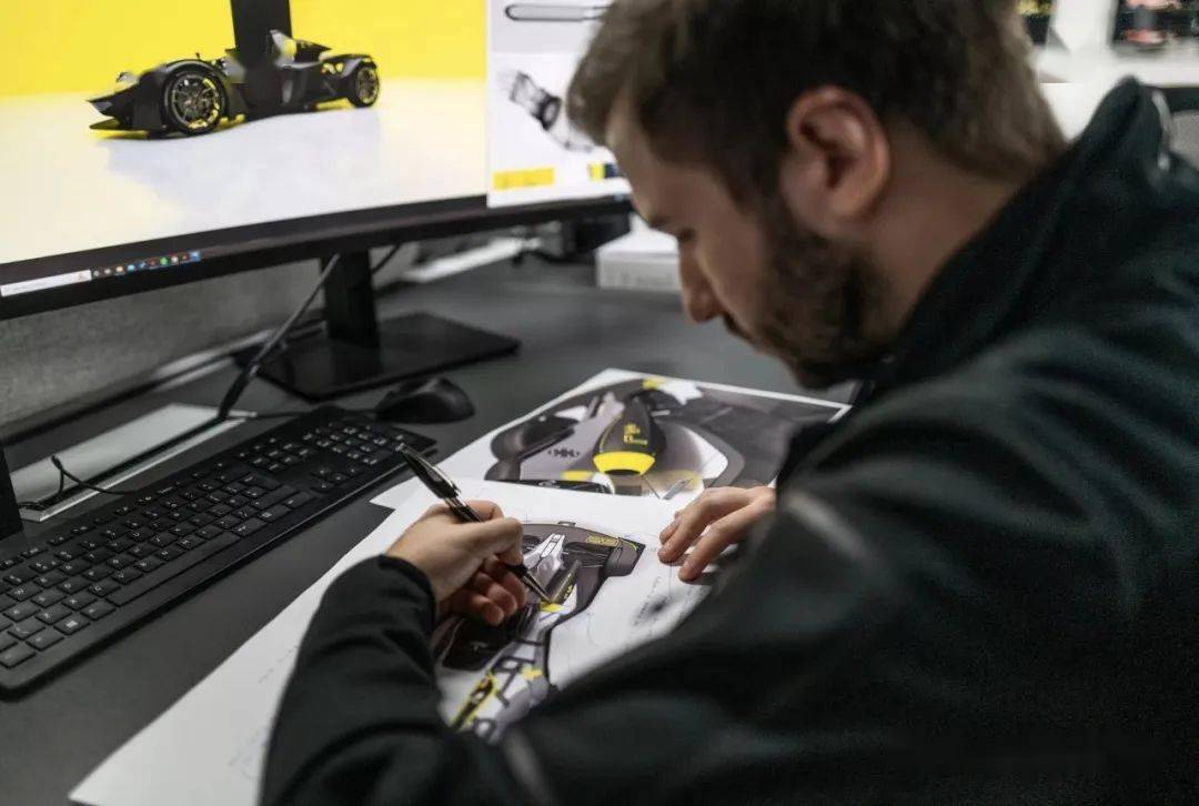 bac定制第150台mono系列mono r,科幻银 进气炮,暴力十足 | 酷乐汽车