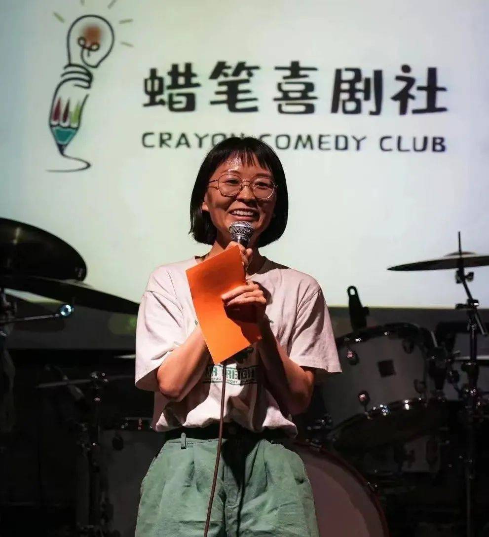 保定一80后全职妈妈,边带娃边做脱口秀演员,她老公的反应亮了_王丽丽