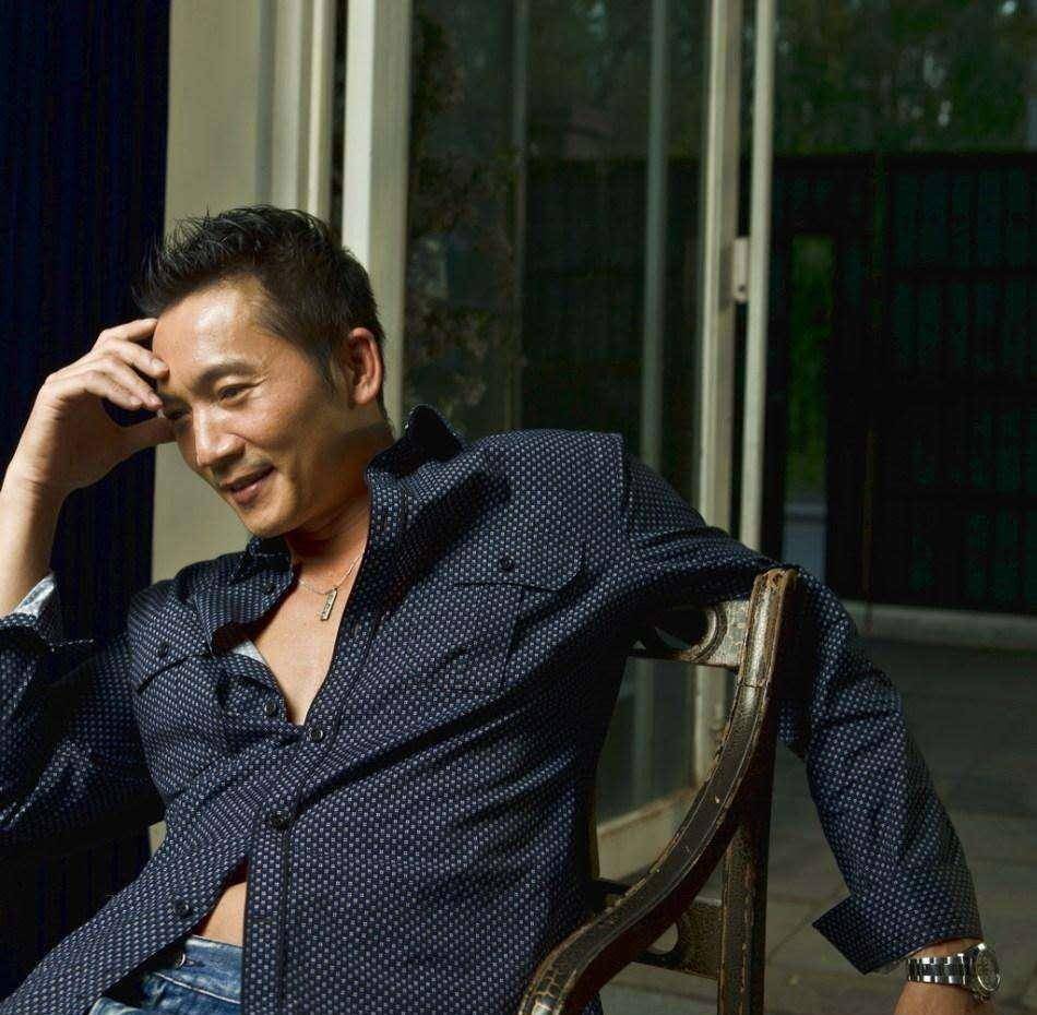 在邹兆龙5岁的时候,他的父亲就去世了,于是他为了谋生开始学习武术,做