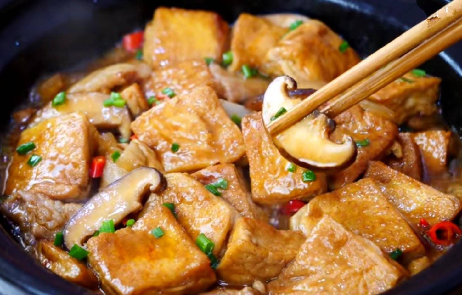 香菇豆腐煲这样做最好吃,多加1食材味道鲜美入味,一锅都不够吃_五花肉