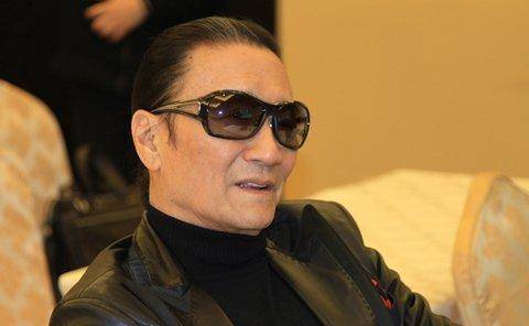 向华强与邓光荣开战,竟是因为周润发,最后还得谢贤出手_事情_让步