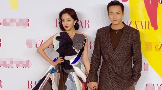 杨颖先出场,前男友陈伟霆和杨幂同行,杨幂差点摔倒_造型_宋茜_状态