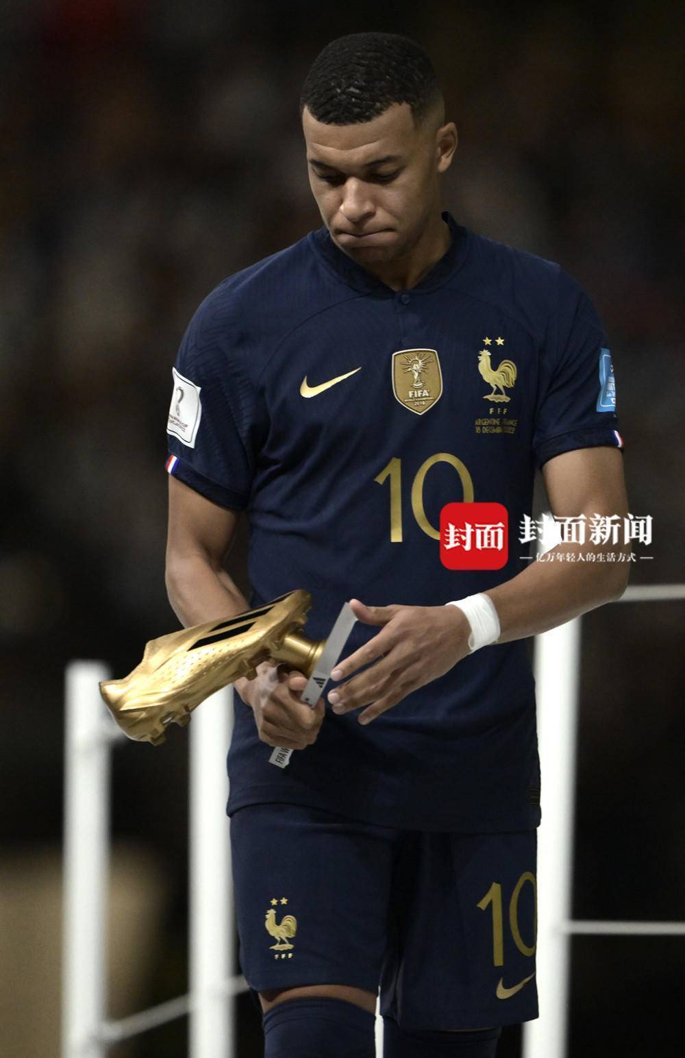 现场图集|姆巴佩偷瞄大力神杯 领金靴一脸不甘心_决赛_世界杯_历史