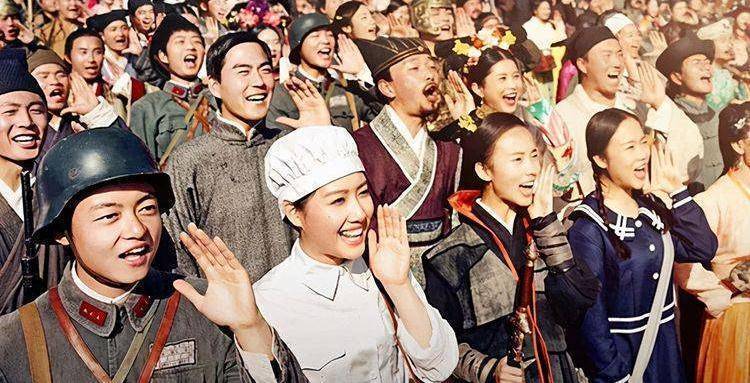 横店几十万群演生活,不缺美女,几十元干一天,领完盒饭就回家_梦想