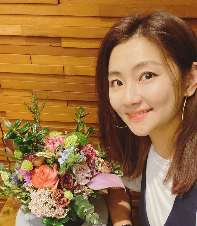 38岁的任家萱太阳曝晒了他的父亲长信,烧伤后,他被_张承_前夫_媒体