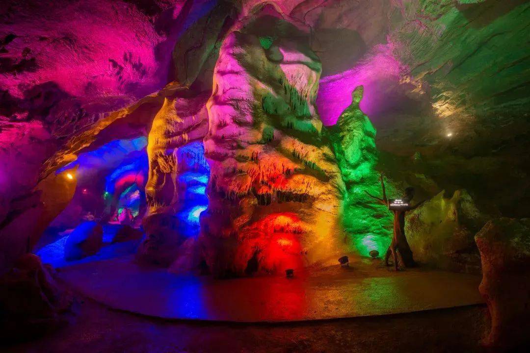 辋川镇提升服务环境 以特色旅游助力乡村振兴_建设_溶洞_景观