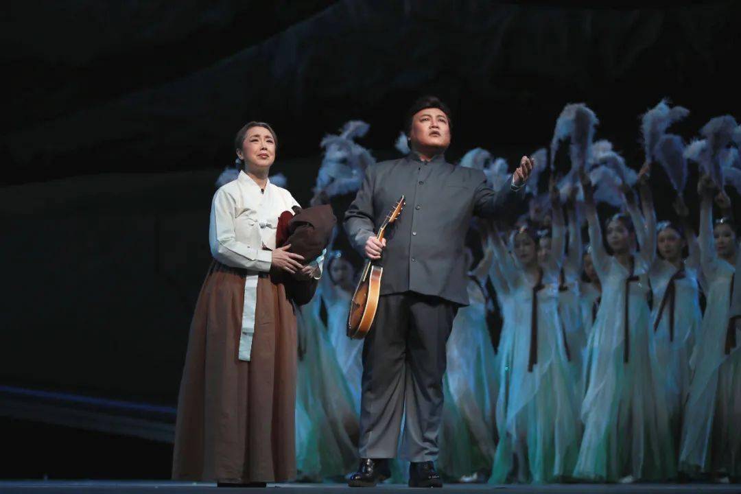 原创民族歌舞剧《郑律成》在中央歌剧院剧场精彩呈现_革命_音乐_创作