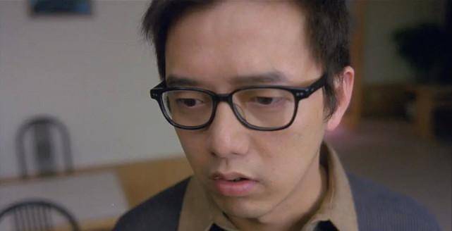 二,生活中是个好丈夫好爸爸虽然同为tvb艺人,不过年轻的张延和张锦程