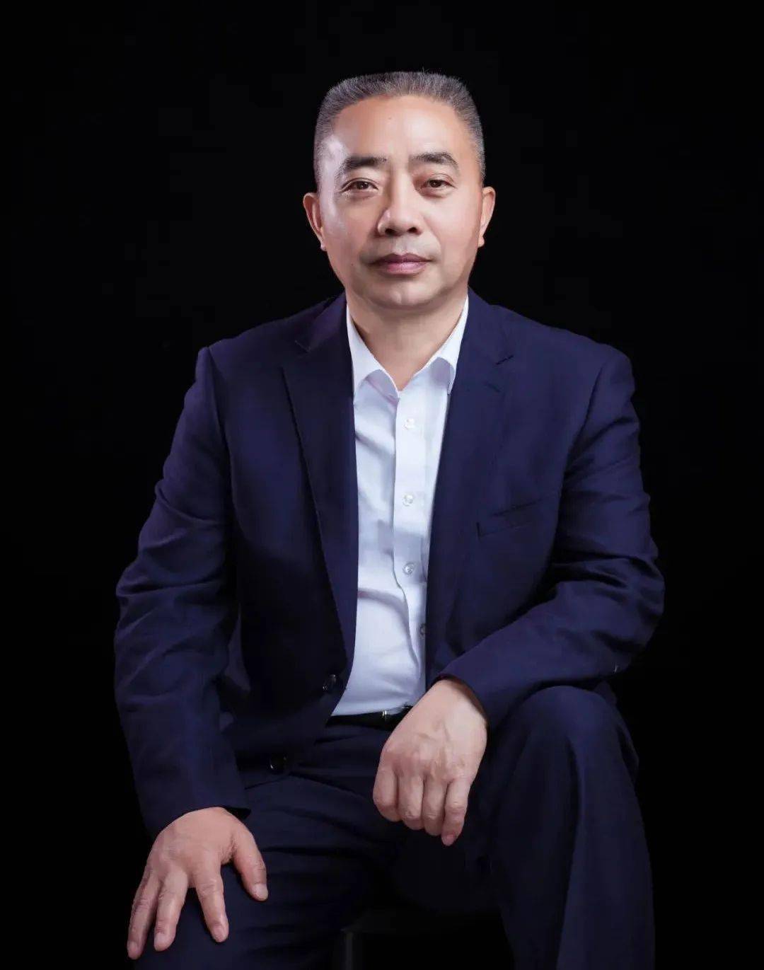 老高:艺术家简介想要你的手牵我走得很远很远想要你的手牵我走得很远