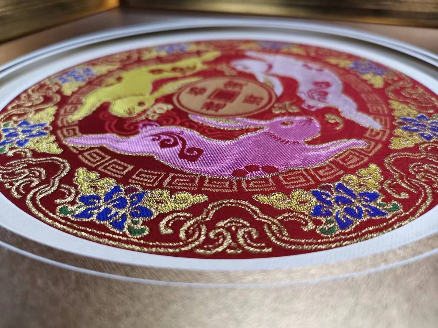 周双喜大师创作 云锦《钱兔似锦》_工艺_技艺_中国