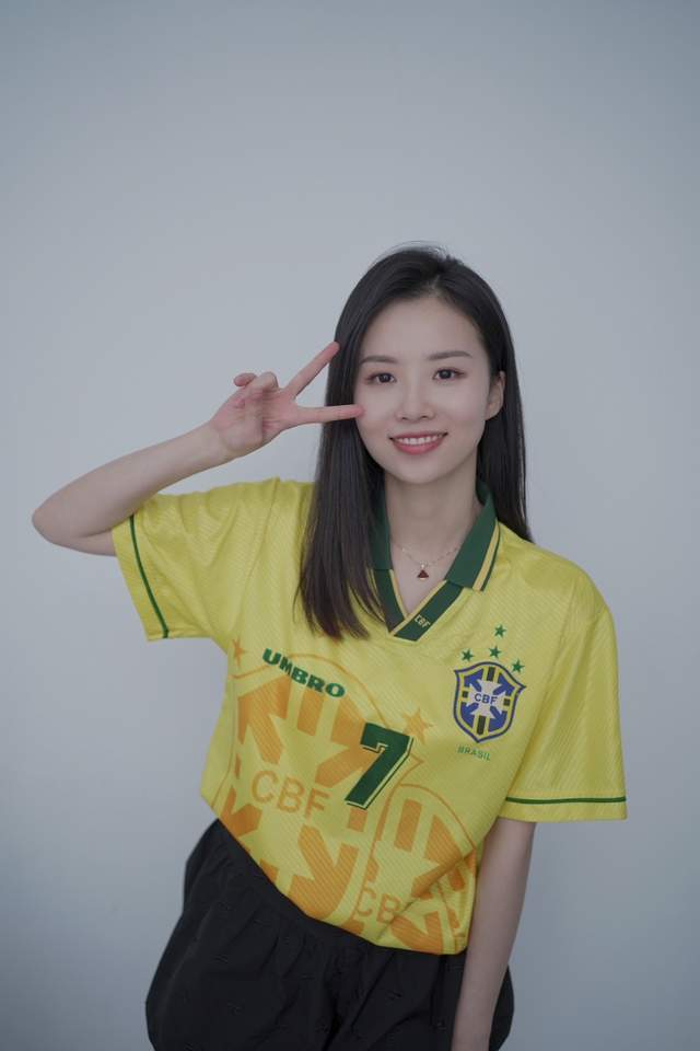 林梦鸽号称电竞刘诗诗,现在单身,懂球,人类高质量女友?