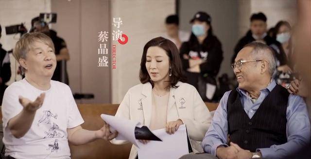 2020年4月,她为老公罗子溢诞下女儿"小珍珠"罗翊心,组织了幸福三口之