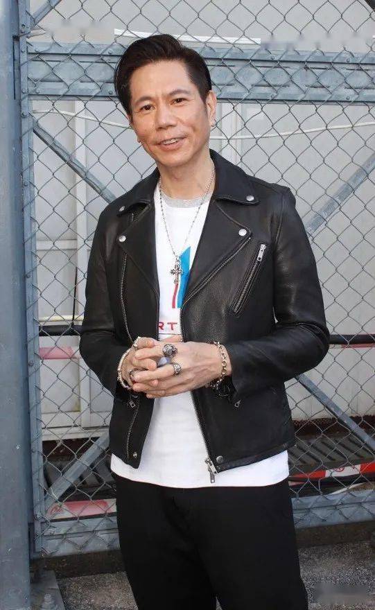 雷有辉客串拍剧演律师:我几钟意演戏!_活动_剧中_场内