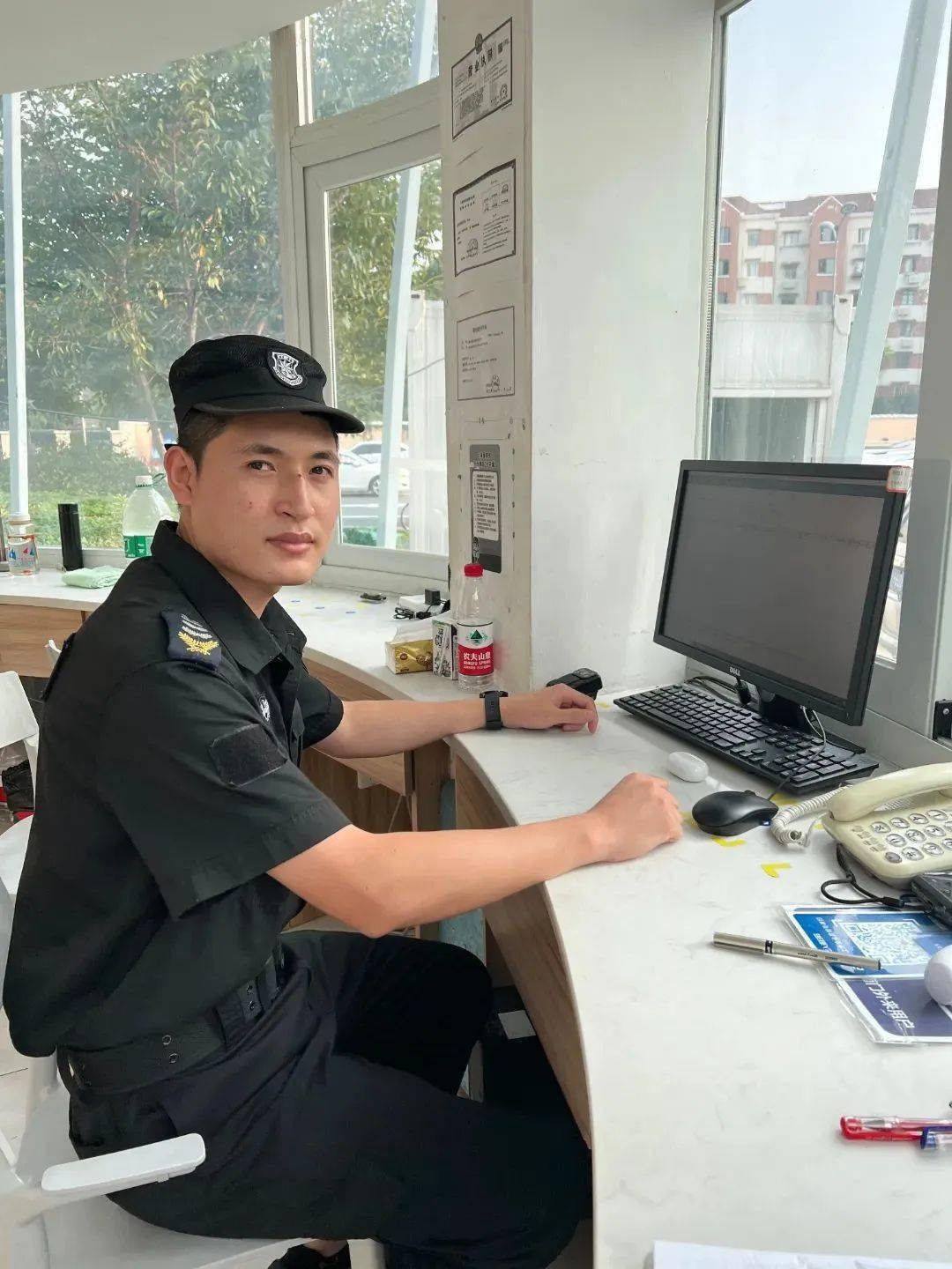 果敢的青年教师,奋斗热忱的莘莘学子,多才多艺的保安小哥……共同感受