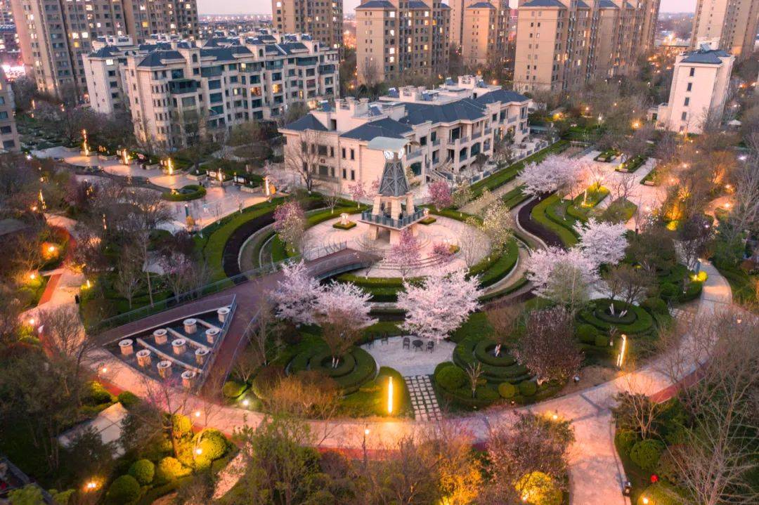 是2012年,兔巴哥置地回归淄博开发的首个项目,更是临淄首个拥有121米