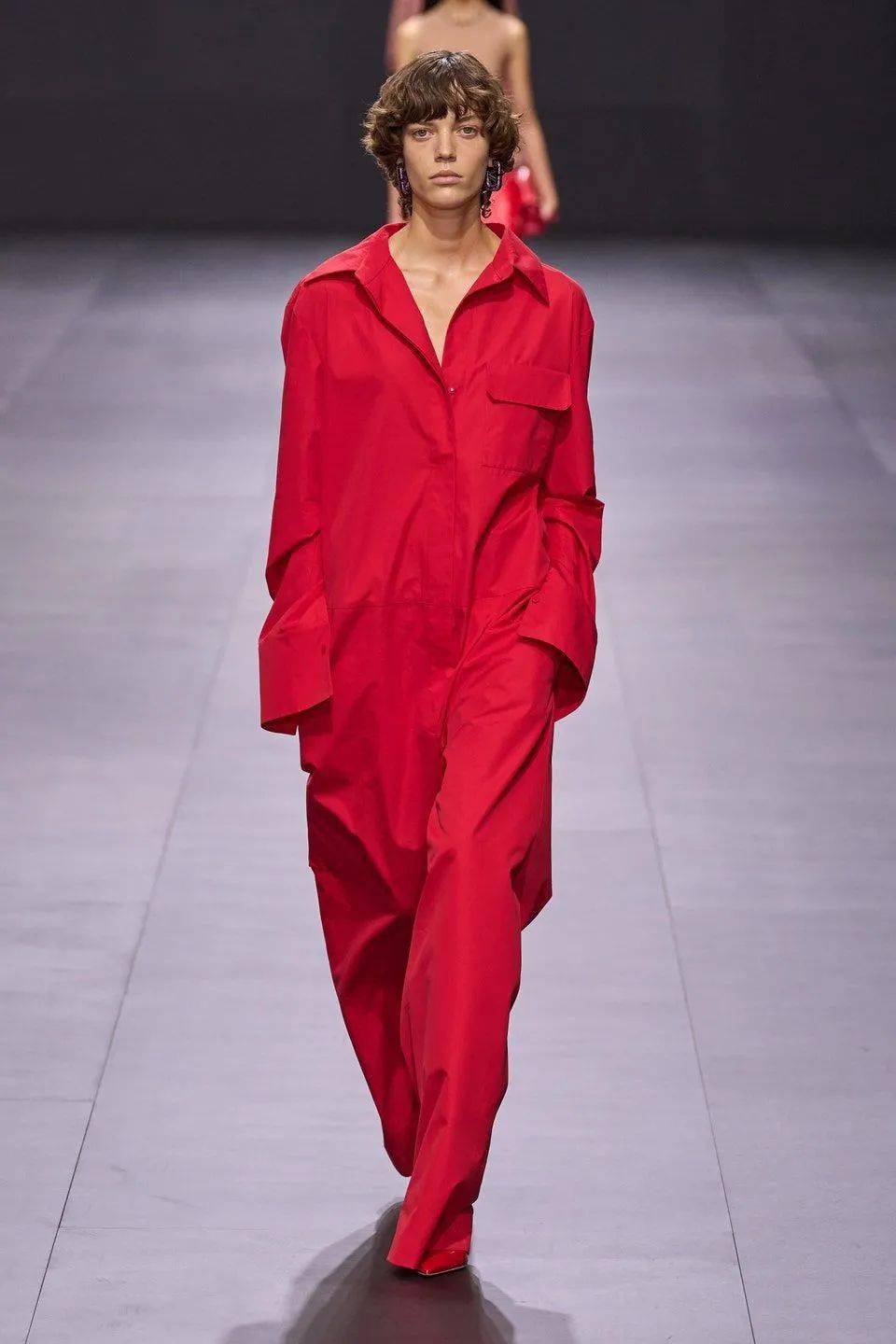 服装设计早知道!2023春夏十大流行色!_红色_颜色_潘通