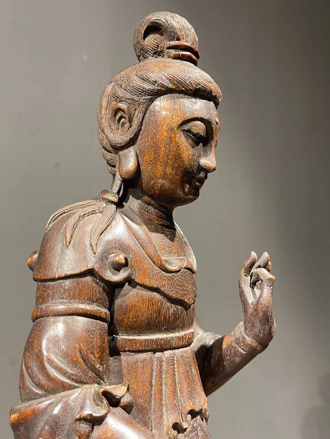 用之美—宗教信徒的美物 ▎珍贵绝美的沉香木莲花座