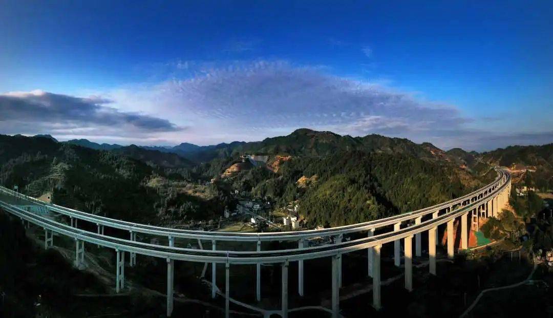 寻龙高速公路项目沿线途径旅游度假区,国家湿地公园旅游风景项目区