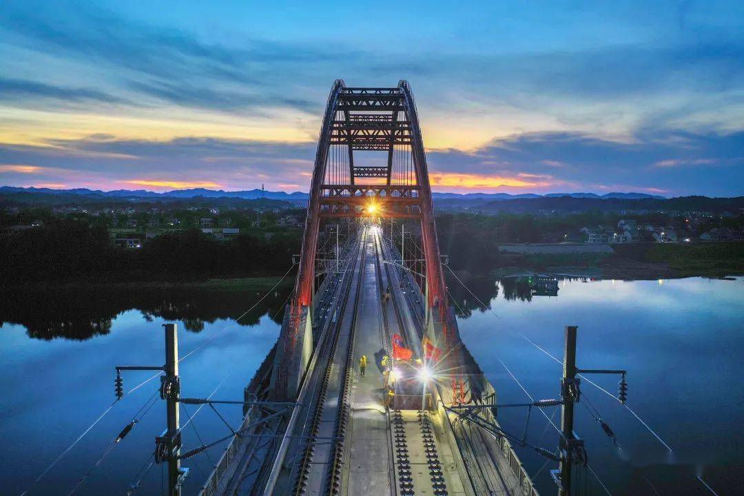 常益长高铁"成长"记