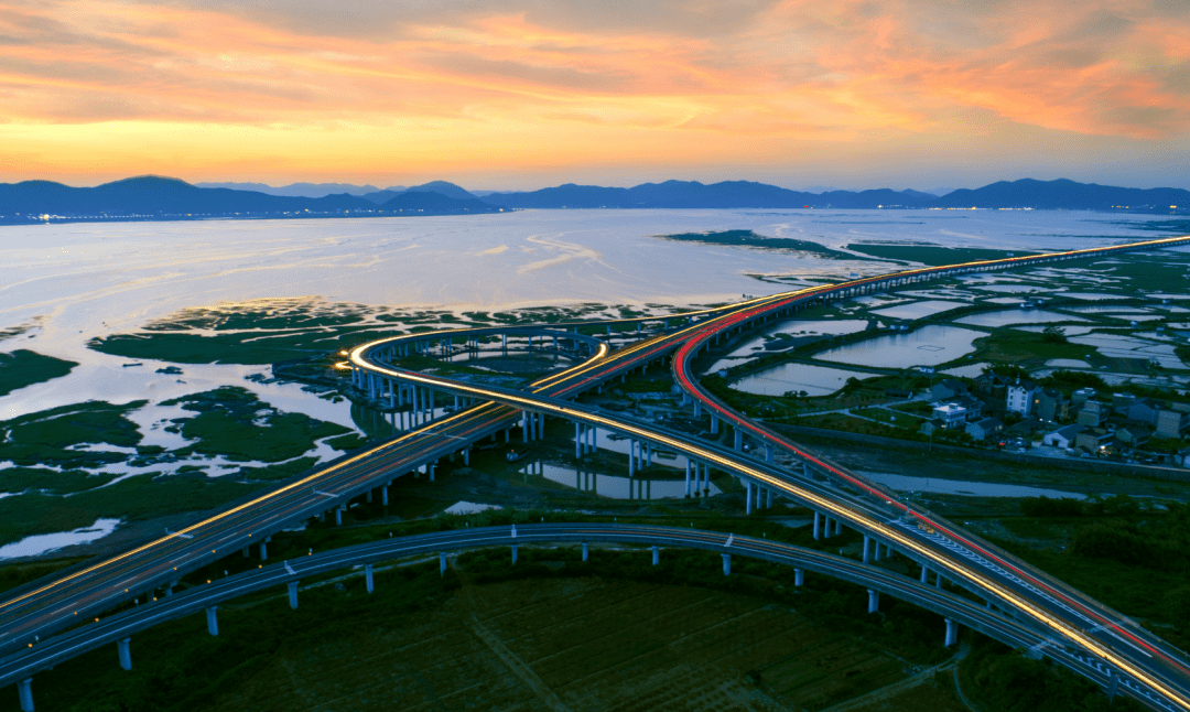 《立交畅想》作者:何将常墙头镇位于象山县城西北部,依山面海,背靠大