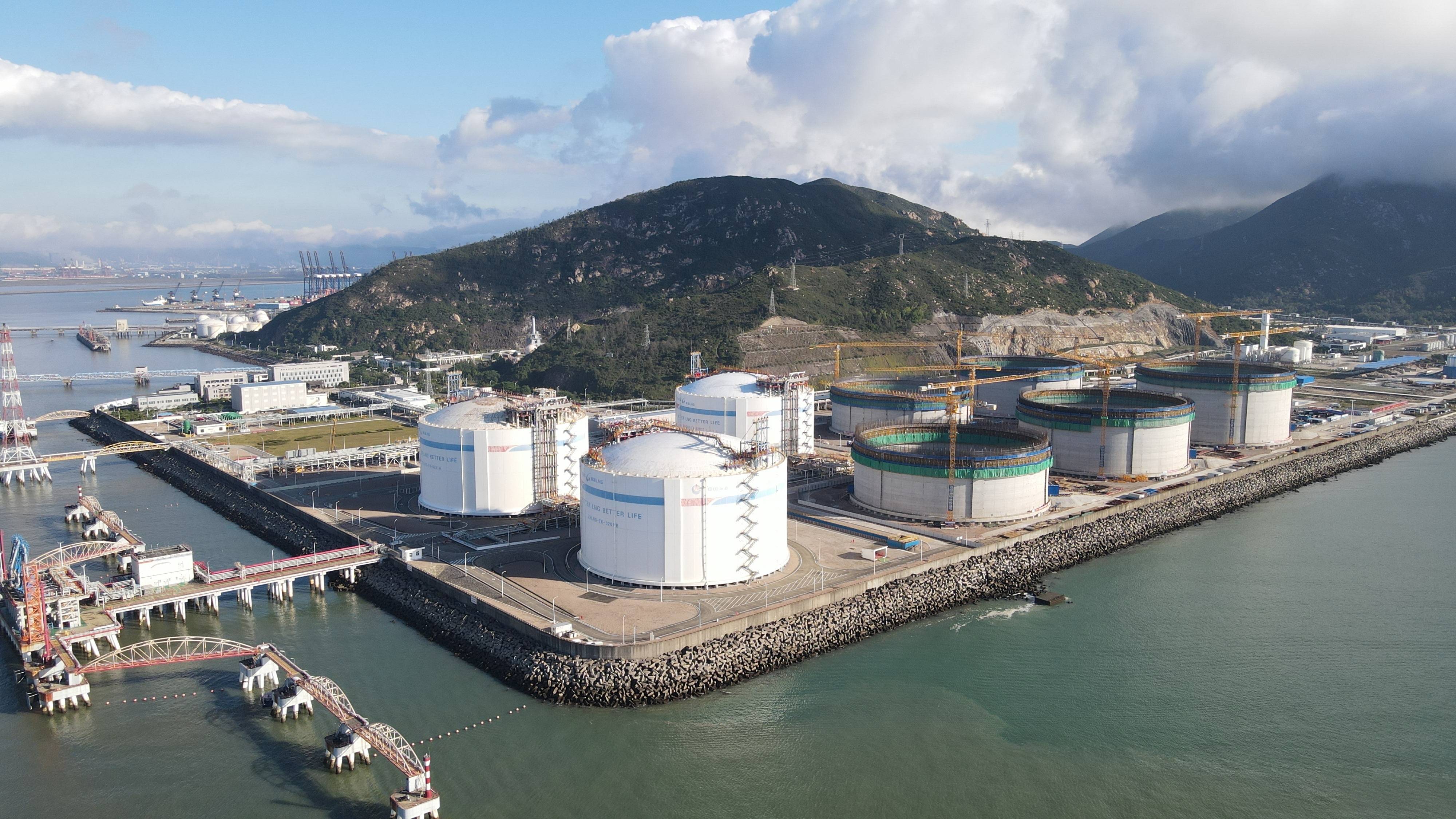 The Strategic Benefits of Developing LNG Terminals in Ports