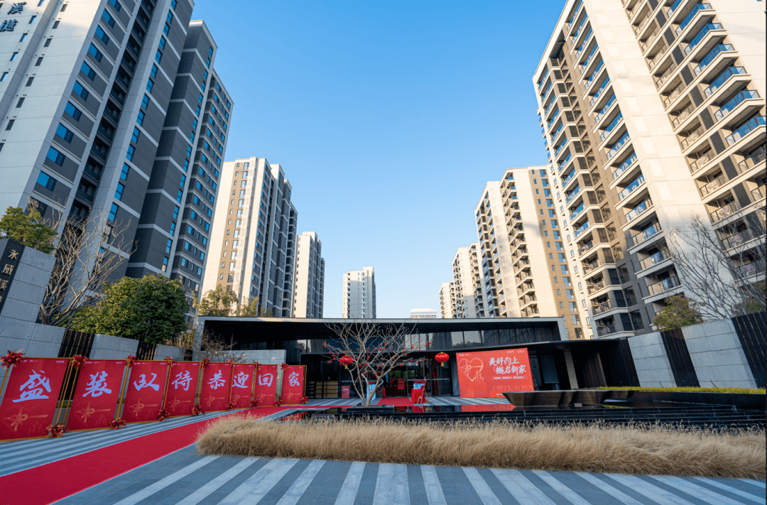 一出手就要霸屏郑州年度交付封面!_溪樾_永威_景观