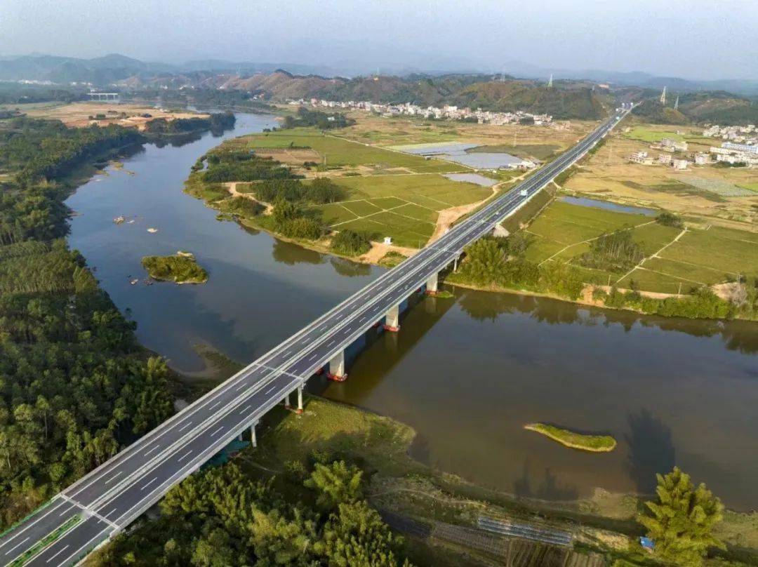 今天浦清高速公路正式建成通车 博白至南宁只需2.