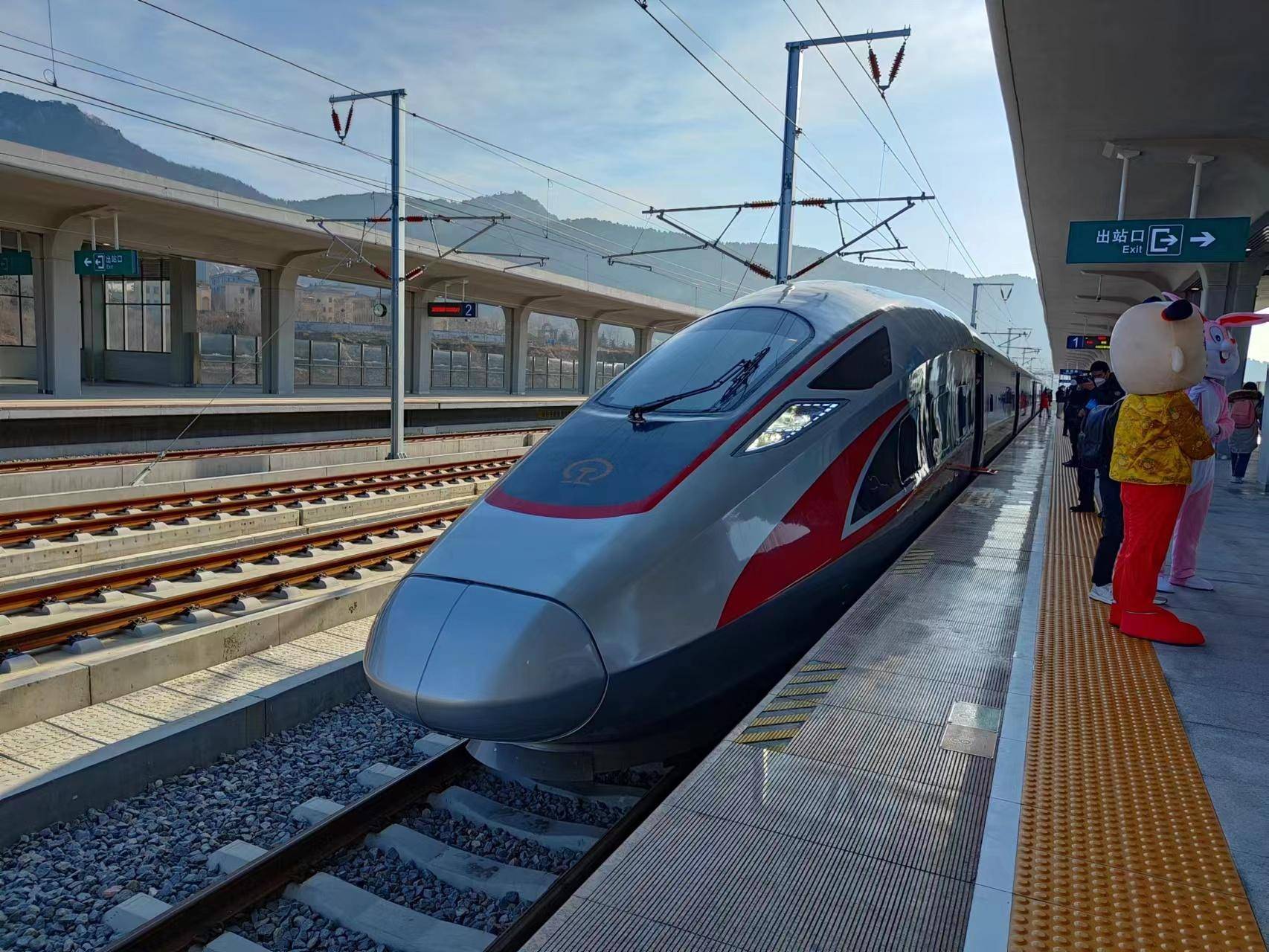 济南至莱芜高速铁路正式开通运营_建设_钢城区_列车