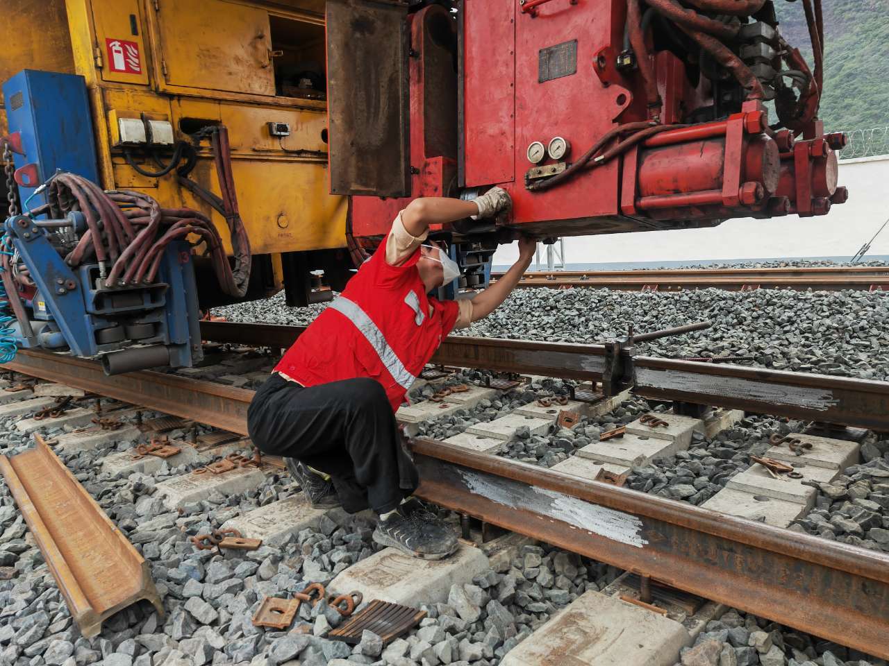 交广会客厅|闪光焊焊轨车圆满完成成昆铁路复线线上焊接任务_王友